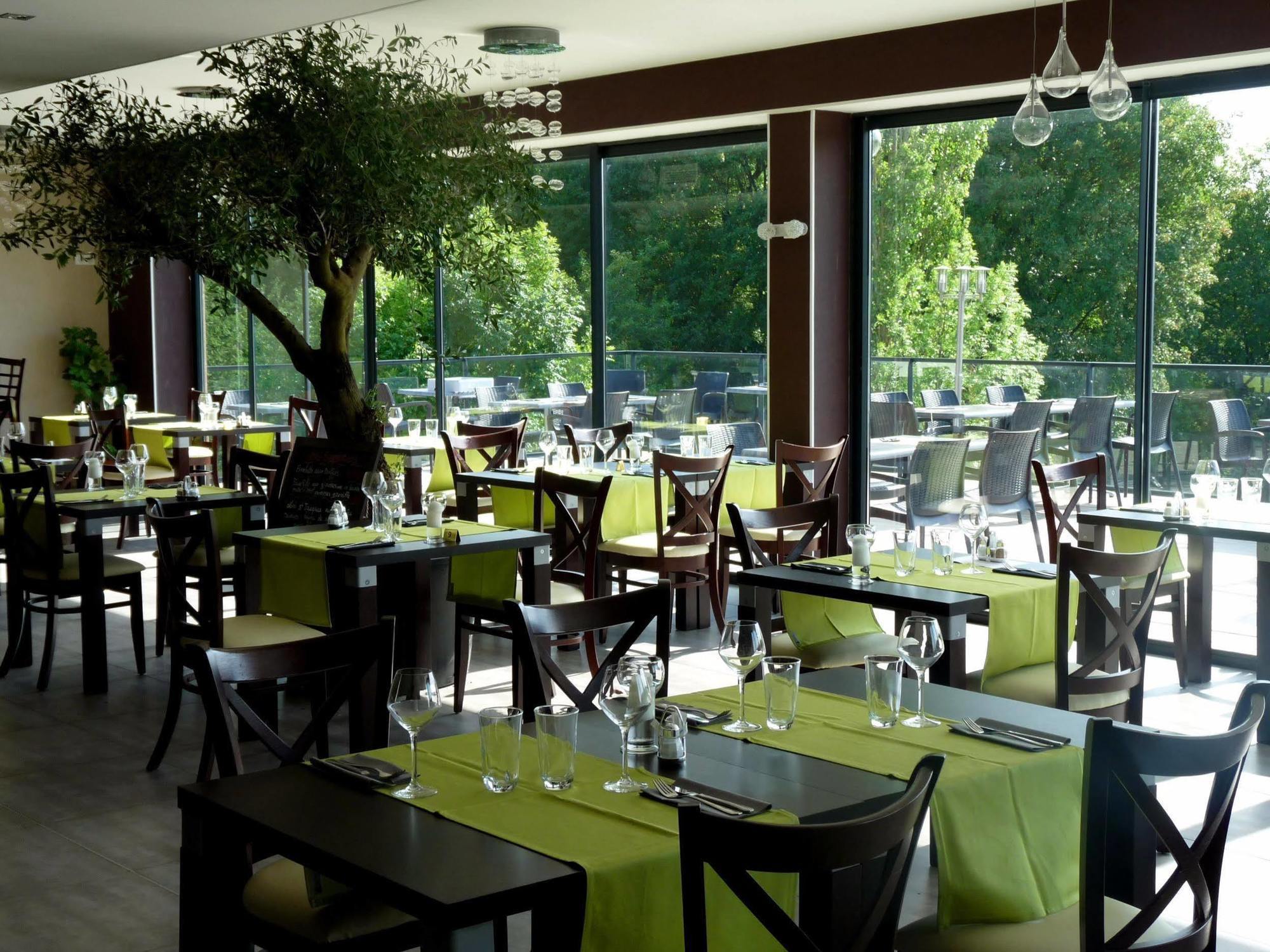 Hotel Logis Le Cadusia Chaource Exterior foto